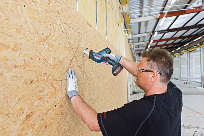 Scie sabre sans fil GSA 18 V-LI C Professional